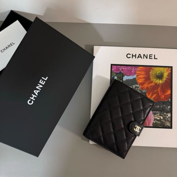 圖片 Chanel 荔枝牛淡金釦式護照中夾