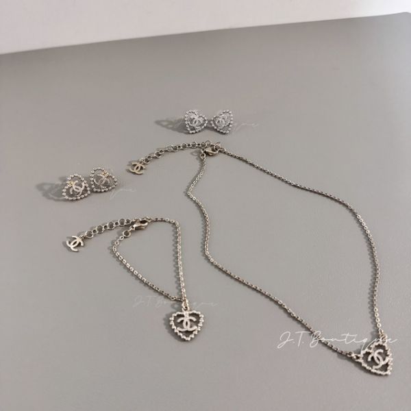 圖片 Chanel 25P 金色水鑽愛心手鍊
