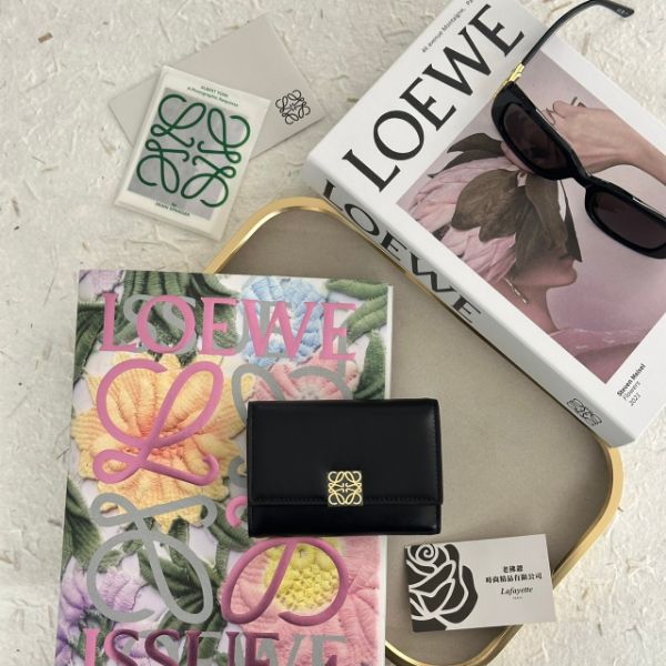 圖片 LOEWE Puffer Anagram 黑金滑面小牛皮短夾