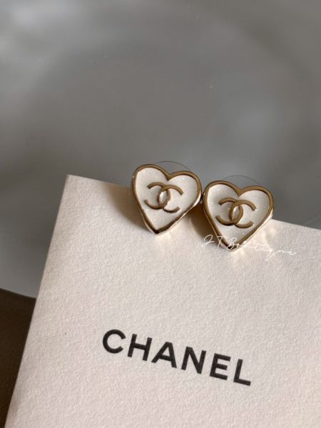 圖片 chanel 25P 白色愛心耳針