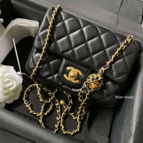 圖片 Chanel 黑金羊皮核桃金球方