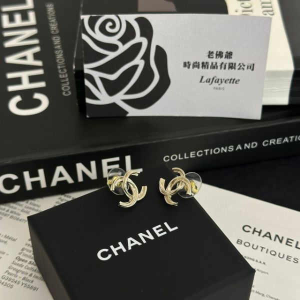 圖片 CHANEL 25S 線條拉絲雙C耳環