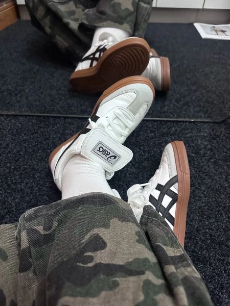 圖片 KTQ STORE 現貨 ASICS AARON 2.0黑灰白焦糖底 翻蓋鞋舌 1203A720-100