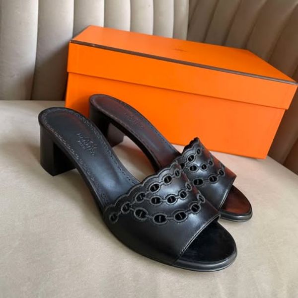 圖片 Hermes 黑色蕾絲豬鼻子跟鞋