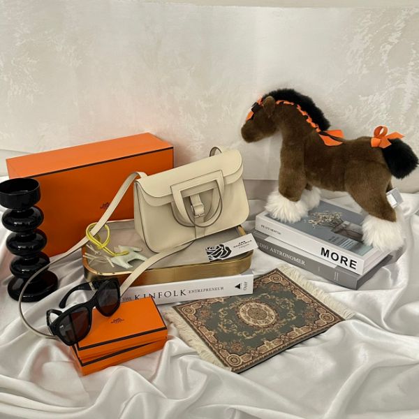 圖片 Hermes Halzan 22 MINI VEAU SWIFT 奶昔白銀釦