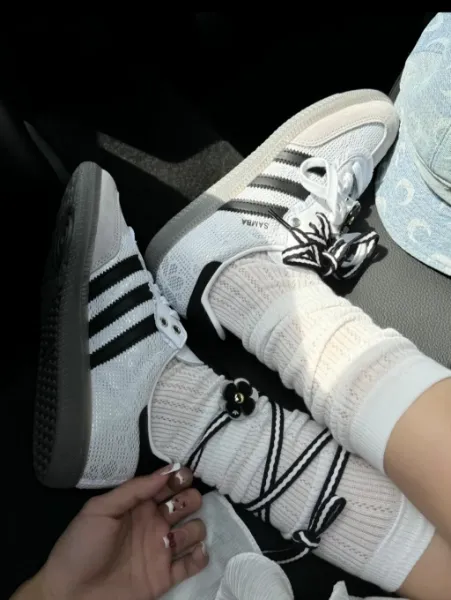 iSNEAKERS 現貨 Adidas Originals Samba OG "Grey" 小花蕾絲 IH3371