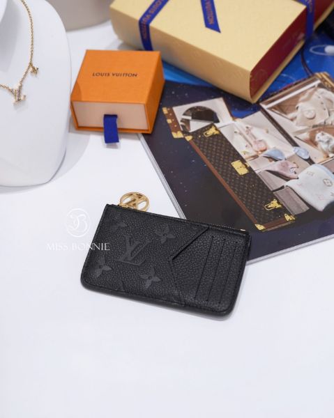 圖片 LV(M81883)Romy壓紋皮革拉鍊卡包/黑色(預購)