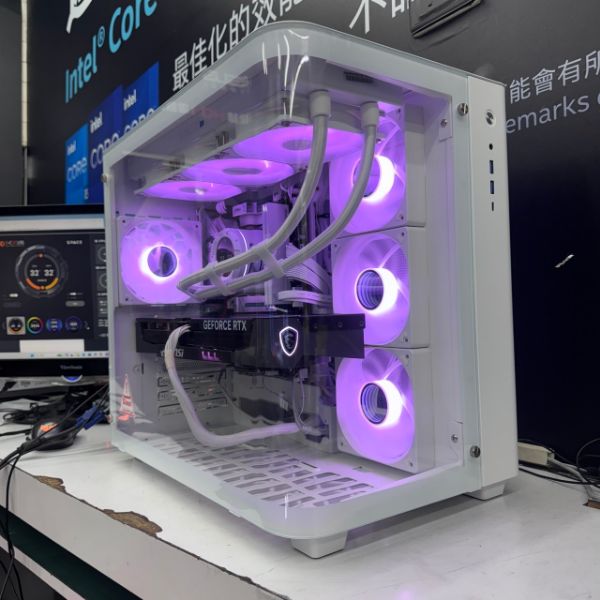圖片 精靈1號 INTEL I5-14600K 微星 魔龍 RTX5070 電競主機 白色海景房 液晶水冷