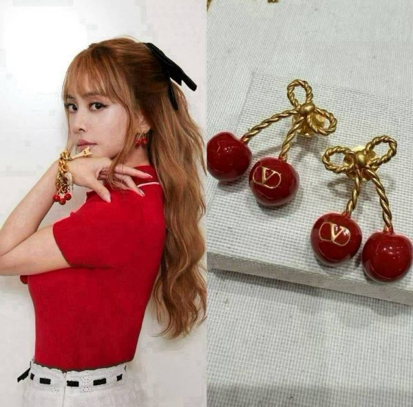 圖片 Valentino Garavani 限量秀款Le Chat de La Maison 櫻桃 🍒 耳環 