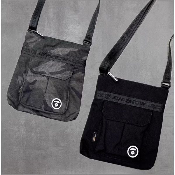 圖片 ［SKR精品服飾］ AAPE 25年款 猿人小標 側背包
