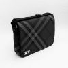 圖片 美國百分百【全新真品】Burberry 皮包 郵差包 8097351 斜背包 歐洲精品 logo 經典格紋 炭灰色 CZ64