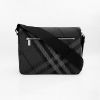 圖片 美國百分百【全新真品】Burberry 皮包 郵差包 8097351 斜背包 歐洲精品 logo 經典格紋 炭灰色 CZ64