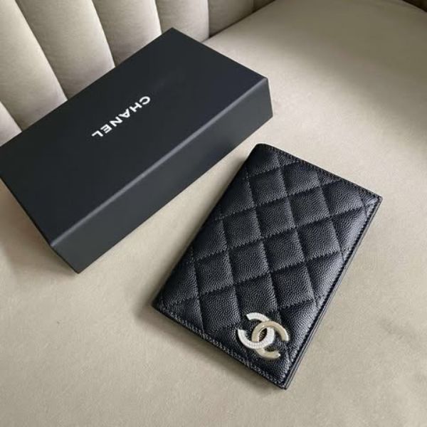 圖片 Chanel 24b黑金荔枝半鑽護照夾
