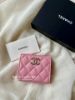 圖片 Chanel 鏈條⛓️大雙c 奶昔粉 金扣 對開短夾 鈔票可平放