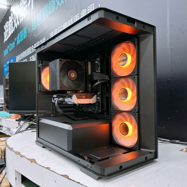 圖片 精靈4號 I5-14400F 獨顯 RTX5060 8G 喬思伯 D300 海景機殼 電競主機
