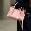 圖片 Bottega Veneta 819004 Small Pinacoteca 畫廊編織小款托特包 玫瑰粉色