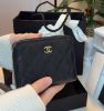 圖片 CHANEL 25s新款短夾 25s AP4652新款短夾  內層6卡夾，背後還有拉鏈夾層🖤 