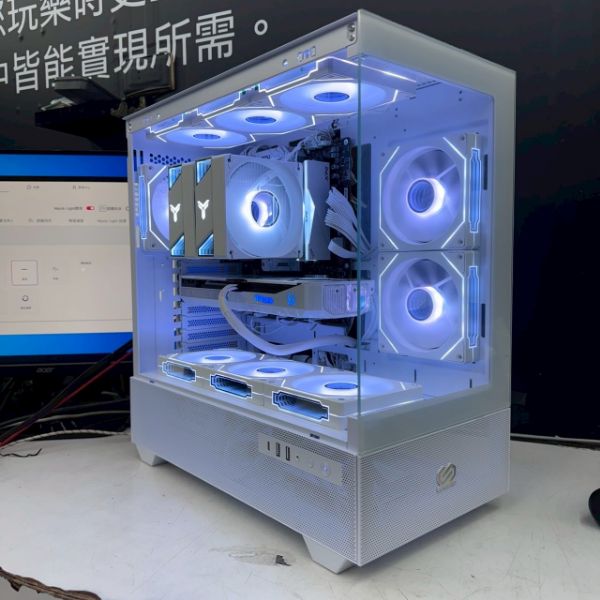圖片 榮耀3號 AMD R7 7700MPK 獨顯 RTX5070 白色 海景房 電競主機 CR3000 雙塔雙扇