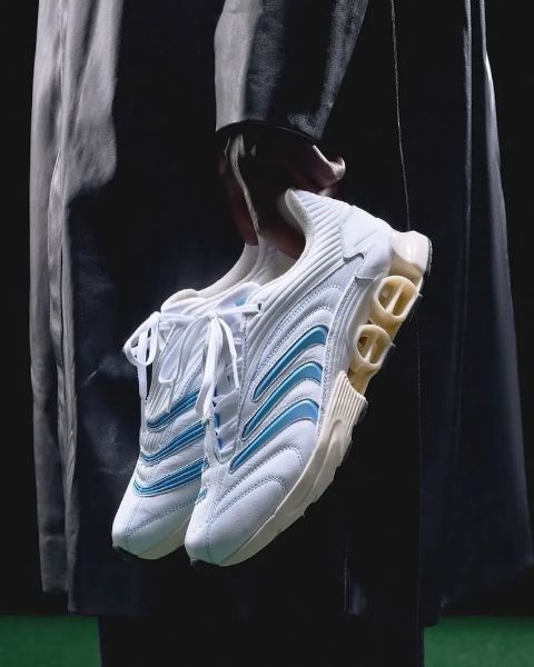 【Focus Store】Kith x Adidas Predator Megaride "White Blue" JR9208