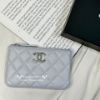 圖片 Chanel cf 淺灰銀扣 字母logo 大雙C 荔枝皮 內裏絲巾 一字錢包/卡包