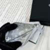 圖片 Chanel cf 淺灰銀扣 字母logo 大雙C 荔枝皮 內裏絲巾 一字錢包/卡包