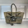圖片 Balenciaga 835670 中款棉質小牛皮 Bel Air 包 卡其色