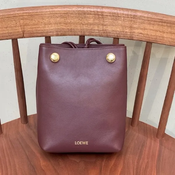 圖片 Loewe Pebble 平滑小牛皮包 勃艮地紅色