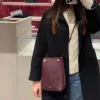 圖片 Loewe Pebble 平滑小牛皮包 勃艮地紅色