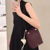 圖片 Loewe Pebble 平滑小牛皮包 勃艮地紅色