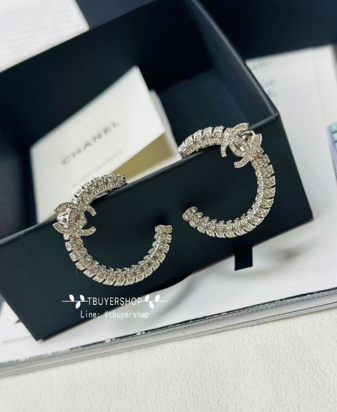 圖片 Chanel 銀色滿鑽cc圓弧耳釘 美美噠非常閃