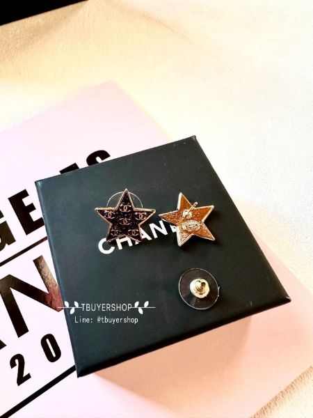 圖片 Chanel 黑金星星 雙c耳釘 個性優雅又百搭～這季超喜歡的一款