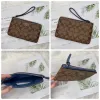 圖片  Coach 單層大手拿 L型拉鍊大手拿