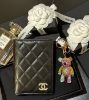 圖片 CHANEL 25A AP4735 大CC 鑽金扣護照萬用套短夾 黑金 