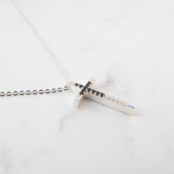 圖片 【美鑽銀飾】輕奢風黑鋯石十字架 | 925純銀鎖骨項鍊 | 大員囡仔