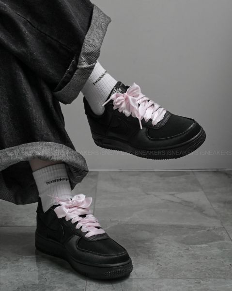 iSNEAKERS 現貨 Nike Air Force 1 Low "Black Satin" 緞帶黑粉 IH2034-010