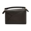 圖片 Loewe Mini Puzzle Edge 牛皮金釦迷你斜背兩用包(深灰)