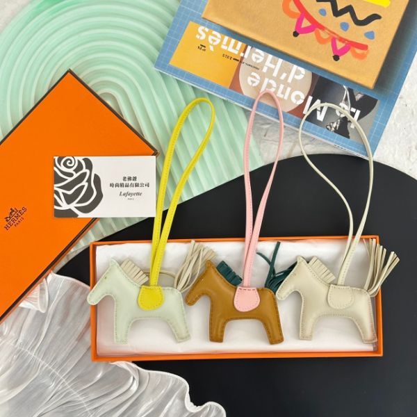 圖片 Hermès 手工小馬吊飾 奶昔白