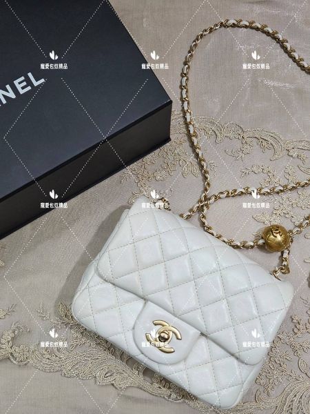 圖片 CHANEL Mini Flap 金球方胖鍊包｜白色小羊皮