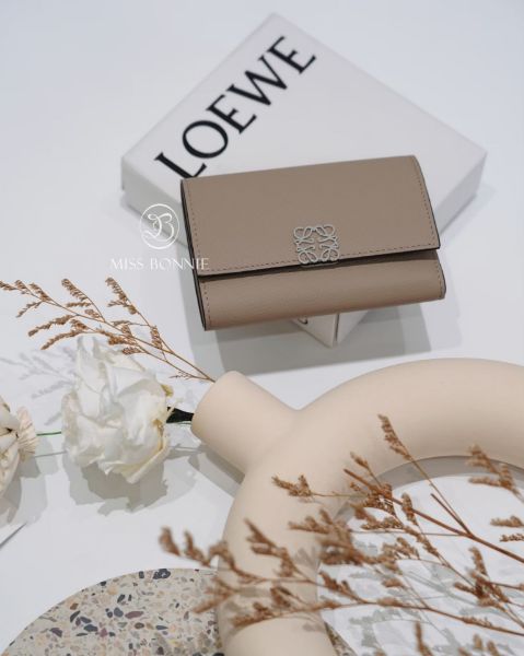 圖片 LOEWE Anagram三摺短夾/沙色(預購)