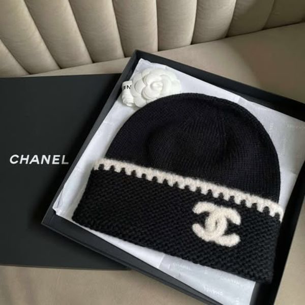圖片 Chanel 黑白熊貓毛帽