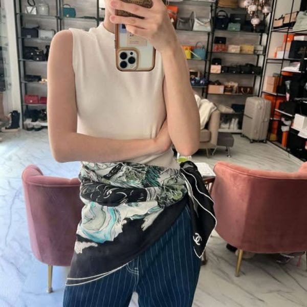 圖片 Chanel 25a早秋手工坊山河圖方巾