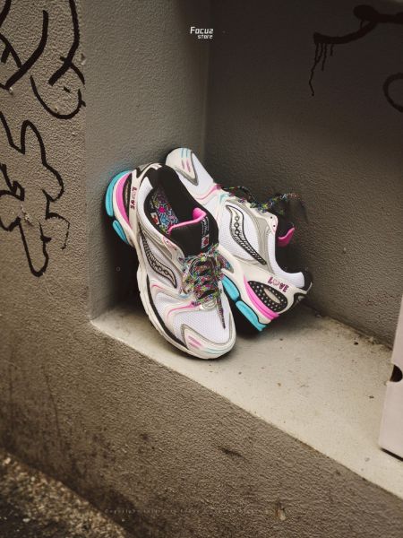 Keith Haring X Saucony ProGrid Triumph 4 "White"S70974-1	