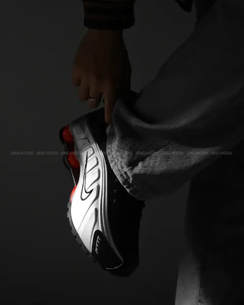 iSNEAKERS 現貨 Nike Shox R4 "Black And Metallic Silver” 黑銀 彈簧鞋 HQ1988-002