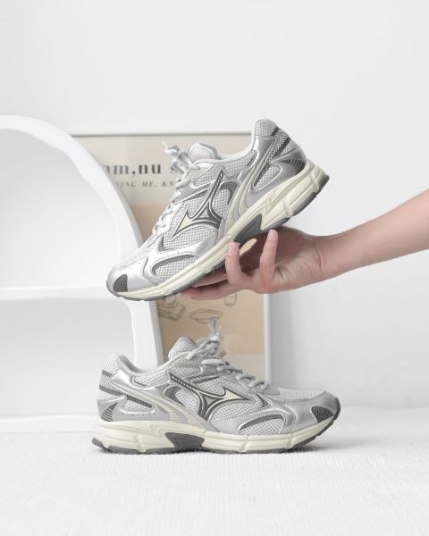 圖片 KTQ STORE 現貨+預購 MIZUNO Cyclone Speed 2k 美津濃慢跑鞋 液態銀 D1GH222917