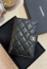 圖片 CHANEL AP3791 黑色荔枝皮 金扣護照萬用套短夾前扣護照夾 黑金