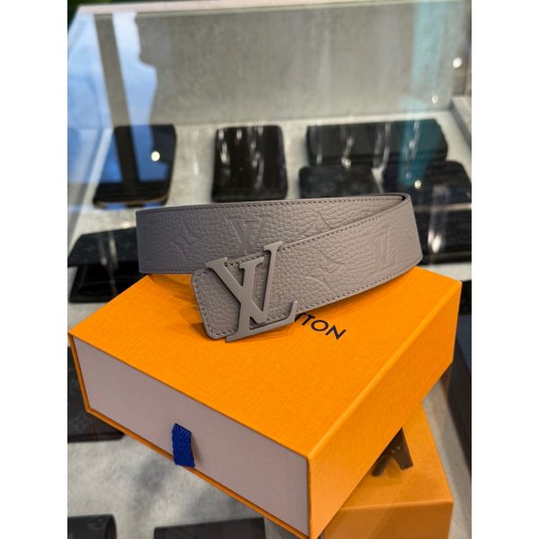 圖片 Louis Vuitton LV 水泥灰設計 壓紋搭配 男生 皮帶