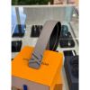 圖片 Louis Vuitton LV 水泥灰設計 壓紋搭配 男生 皮帶