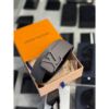 圖片 Louis Vuitton LV 水泥灰設計 壓紋搭配 男生 皮帶
