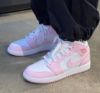 圖片 鞋教 Nike Air Jordan 1 Mid GS "Pink Foam Fire Red" 情人節 白粉 女款 DQ8423-608