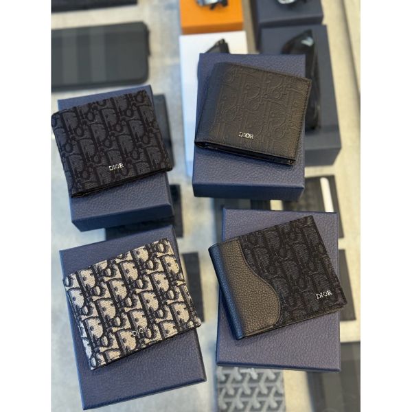 圖片 Dior 經典 黑色、卡其刺繡滿版，皮革滿版設計 立體logo 男生 零錢袋 八卡 短夾